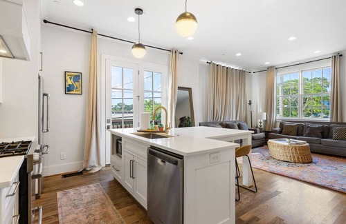 Rolling Mill Hill House | 18 Bed Downtown View Walk To Broadway