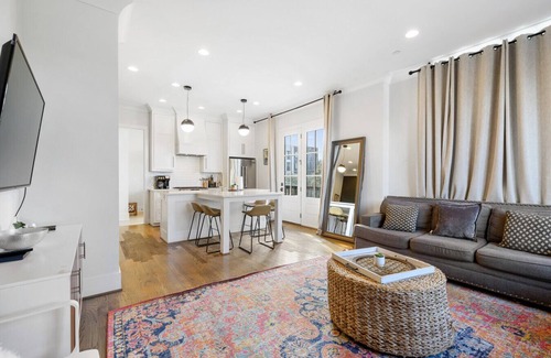 Rolling Mill Hill House | 18 Bed Downtown View Walk To Broadway
