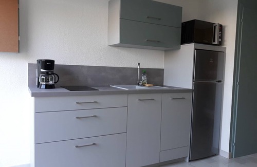 Marseillan Apartment | 18 m2 studio apartment with direct beach access.