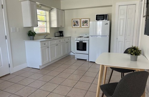 Bay Esplanade Apartment | 18 · Surf n Sand 1 Bedroom Apartment by the Water 18