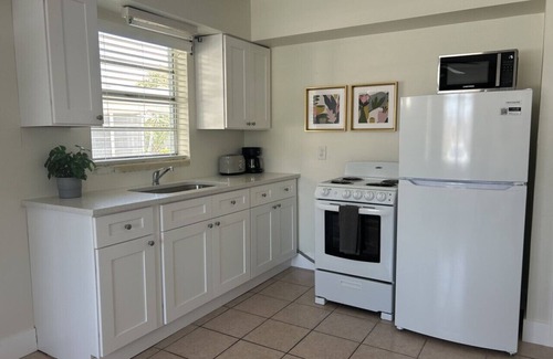 Bay Esplanade Apartment | 18 · Surf n Sand 1 Bedroom Apartment by the Water 18