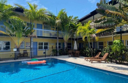 Bay Esplanade Apartment | 18 · Surf n Sand 1 Bedroom Apartment by the Water 18