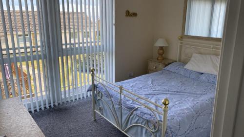 Corton House | 18, Waterside park, Fernly Holiday Home