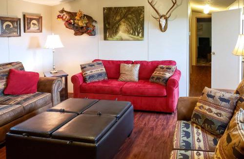 Dornsife House | 180-Acre Farm The Lodge in Klingerstown!