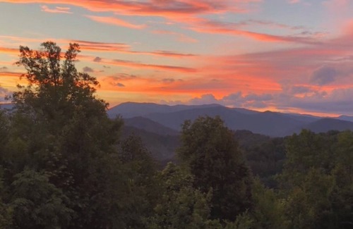 Whittier House | 180 DEGREE VIEW SMOKY MOUNTAIN NATIONAL PARK 3 miles Cherokee 5 miles casino!