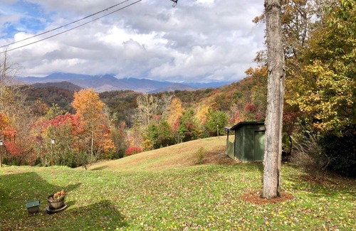 Whittier House | 180 DEGREE VIEW SMOKY MOUNTAIN NATIONAL PARK 3 miles Cherokee 5 miles casino!