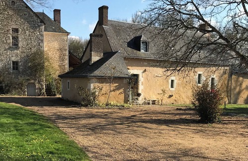 Saint-Germain-d'Arce Cottage | 180 m2 cottage two hours from Paris