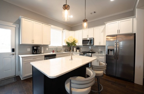 Thomas Square House | 1804ft-A/C-King-W/D-Backyard-5min>Forsyth park