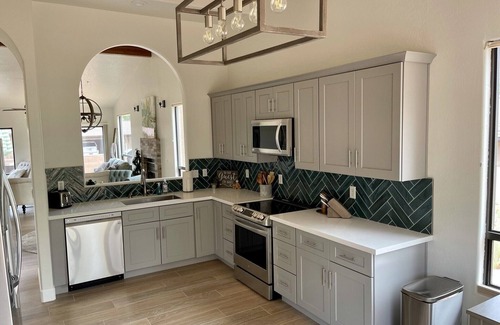 Oak Creek House | 180° Red Rock views with golf, tennis, pool & spa
