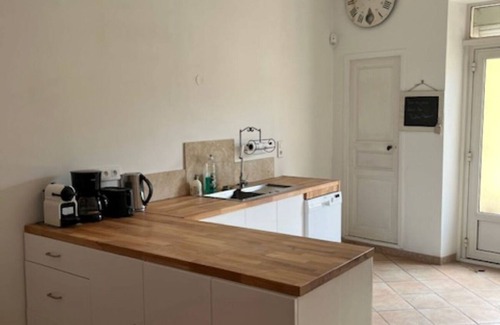 Montfrin House | 180m2 house with swimming pool in the village. Small & medium dogs accepted