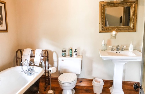 Thompson Other | 1820’s Farmhouse near Elk Mountain Ski Resort- 2 Bed 2.5 Bath