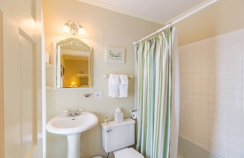 Waitsfield Bed & Breakfast | 1824 House