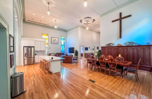 Conway House | 1826 Conway Renovated Church | 5 Bedroom, Lake Access