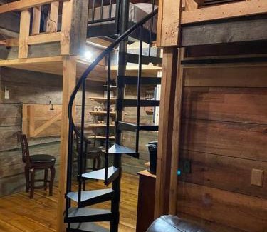 Hendersonville House | 1850s Settlers Cabin at Wethero Ridge