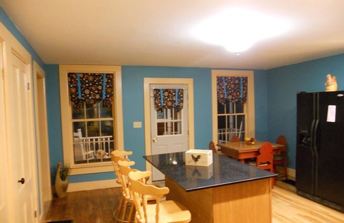 Irasburg House | 1855 Farmhouse l Fully Restored with 5 Bedrooms - Family and Pet Friendly