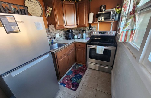 West Colorado Springs Cottage | 1880's home between Manitou & Old Colorado City. Walk to Garden of the Gods!