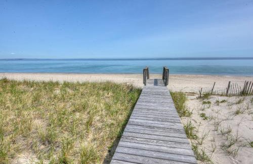 East Sandwich House | 189 B North Shore Boulevard East Sandwich - Cape Cod