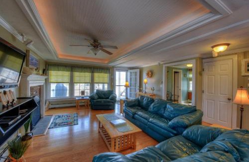 East Sandwich House | 189 B North Shore Boulevard East Sandwich - Cape Cod