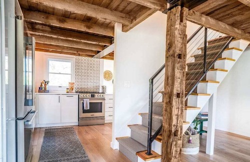 New Paltz House | 1890 Modern-Industrial Farmhouse *Mountain Views *1 minute walk to Rail Trail