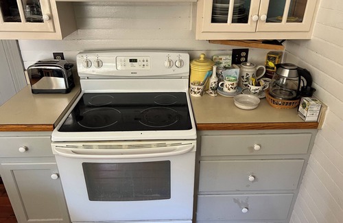 Hillsborough House | 1898 Mill House in Historic District: Lunarose Cottage and Artist Retreat