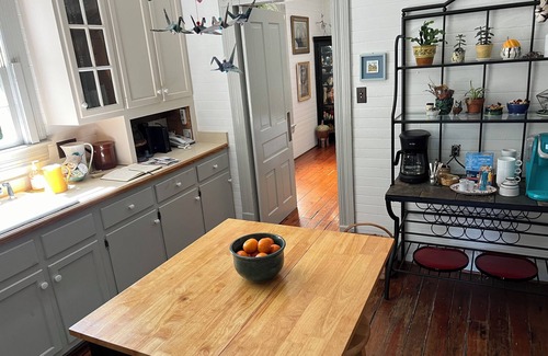 Hillsborough House | 1898 Mill House in Historic District: Lunarose Cottage and Artist Retreat