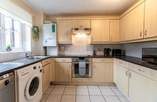 Swindon Apartment | 18FWC, 2 Bedroom, Sleeps 4, Town Centre Location, Secure Parking