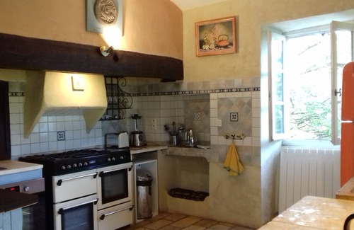 Les Vans House | 18th century semi-detached farmhouse in private property with trees