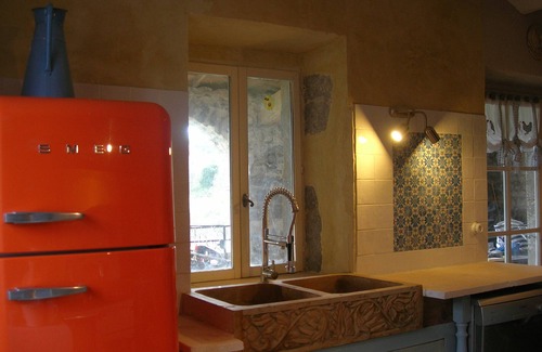 Les Vans House | 18th century semi-detached farmhouse in private property with trees