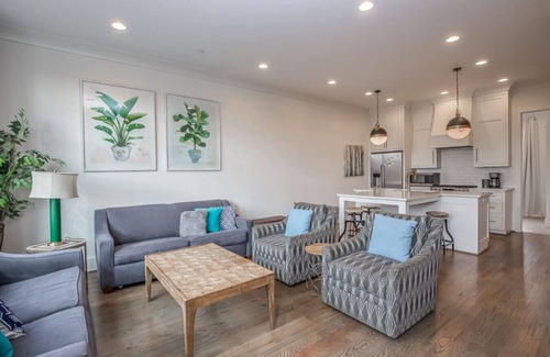 Rolling Mill Hill House | 19 Bed Downtown Rooftop Gameroom Walk To Broadway