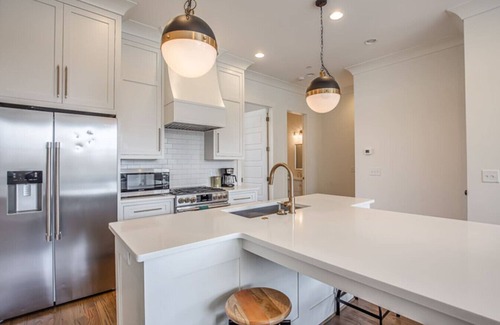 Rolling Mill Hill House | 19 Bed Downtown Rooftop Gameroom Walk To Broadway
