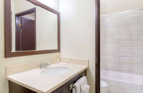 Las Vegas Cabin | $19 for 1st night during CES at Travelodge, FREE breakfast and FREE wifi,