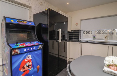 Thornton-Cleveleys Cottage | 19 SLINGER ROAD, pet friendly, with hot tub in Thornton-Cleveleys