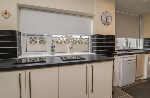 Thornton-Cleveleys Cottage | 19 SLINGER ROAD, pet friendly, with hot tub in Thornton-Cleveleys