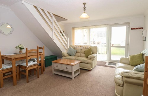 Corton House | 19 Waterside Park