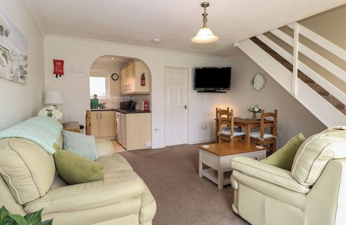 Corton Cottage | 19 Waterside Park