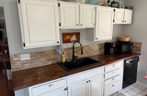 Muskegon House | 1902 Cottage w Muskegon Lake views, 4 bedrooms, AC WiFi, btwn beach & downtown