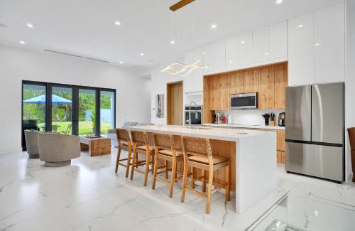 Rural Estates House | 1902 Della Dr