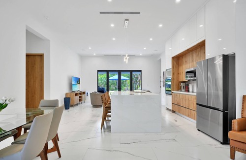 Rural Estates House | 1902 Della Dr