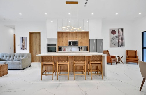 Rural Estates House | 1902 Della Dr
