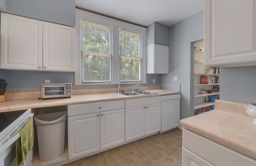 DeLand House | 1912 three story home offers old world character and great location