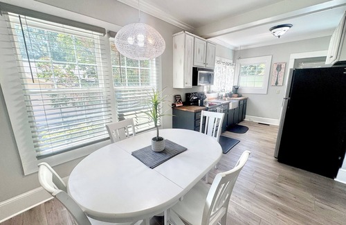 Cary House | 1918 Downtown Cary w/4BR+3BA ~ walk 2 new park shops breweries & restaurants!