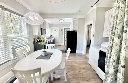 Cary House | 1918 Downtown Cary w/4BR+3BA ~ walk 2 new park shops breweries & restaurants!