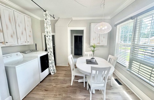 Cary House | 1918 Downtown Cary w/4BR+3BA ~ walk 2 new park shops breweries & restaurants!