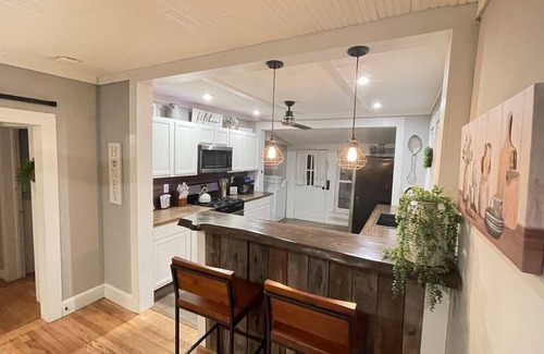 Carrboro House | 1920’s Farmhouse - 3bed/2bath - Pet Friendly