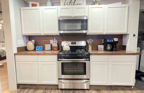 Carrboro House | 1920’s Farmhouse - 3bed/2bath - Pet Friendly