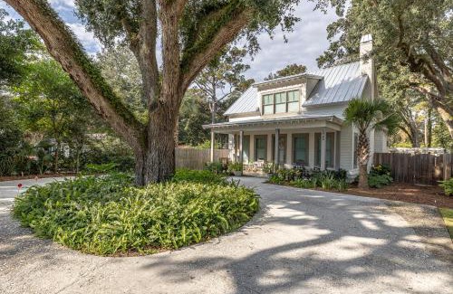Saint Simons Heights House | 1923 Frederica Road