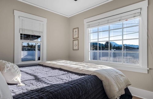 Enumclaw House | 1923 Renovation with Mountain Views