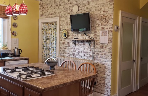 Lexington House | 1926 Guest House. 1/2 mile to Virginia Horse Ctr. 2 miles to VMI, W&L, Lex!