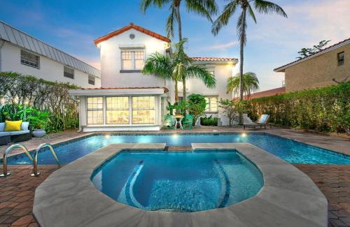 Lake Park House | 1926 Mediterranean Home With Heated Pool Sleeps 12