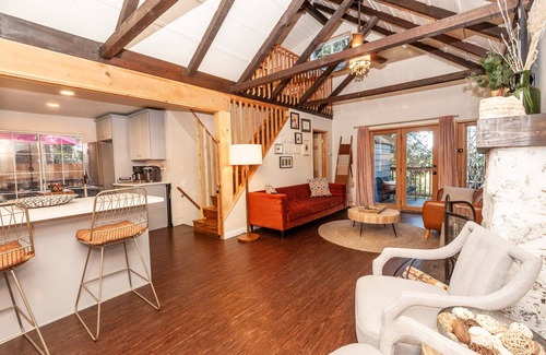 Twin Peaks Cabin | 1928 Cabin, Hot Tub, Deck, Perfect Family Retreat!
